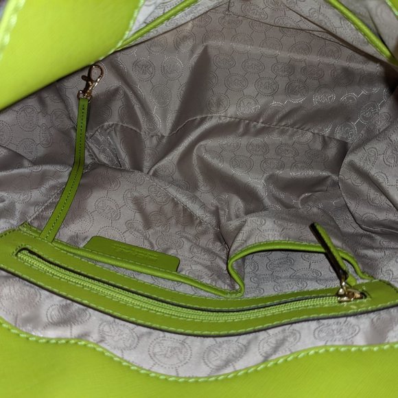 Like new Michael Kors bag and wallet - Picture 5 of 6